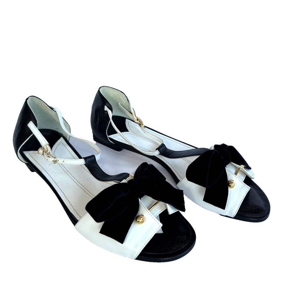 Chanel Black and White T-Bar Sandal 2006 Cruise Collection Sandal sz 38